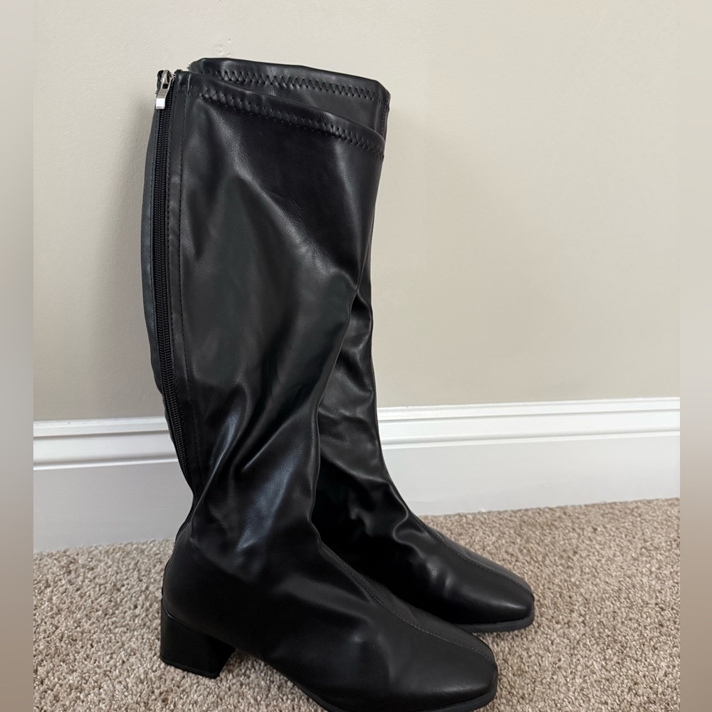 Elegant Black faux Leather Boots